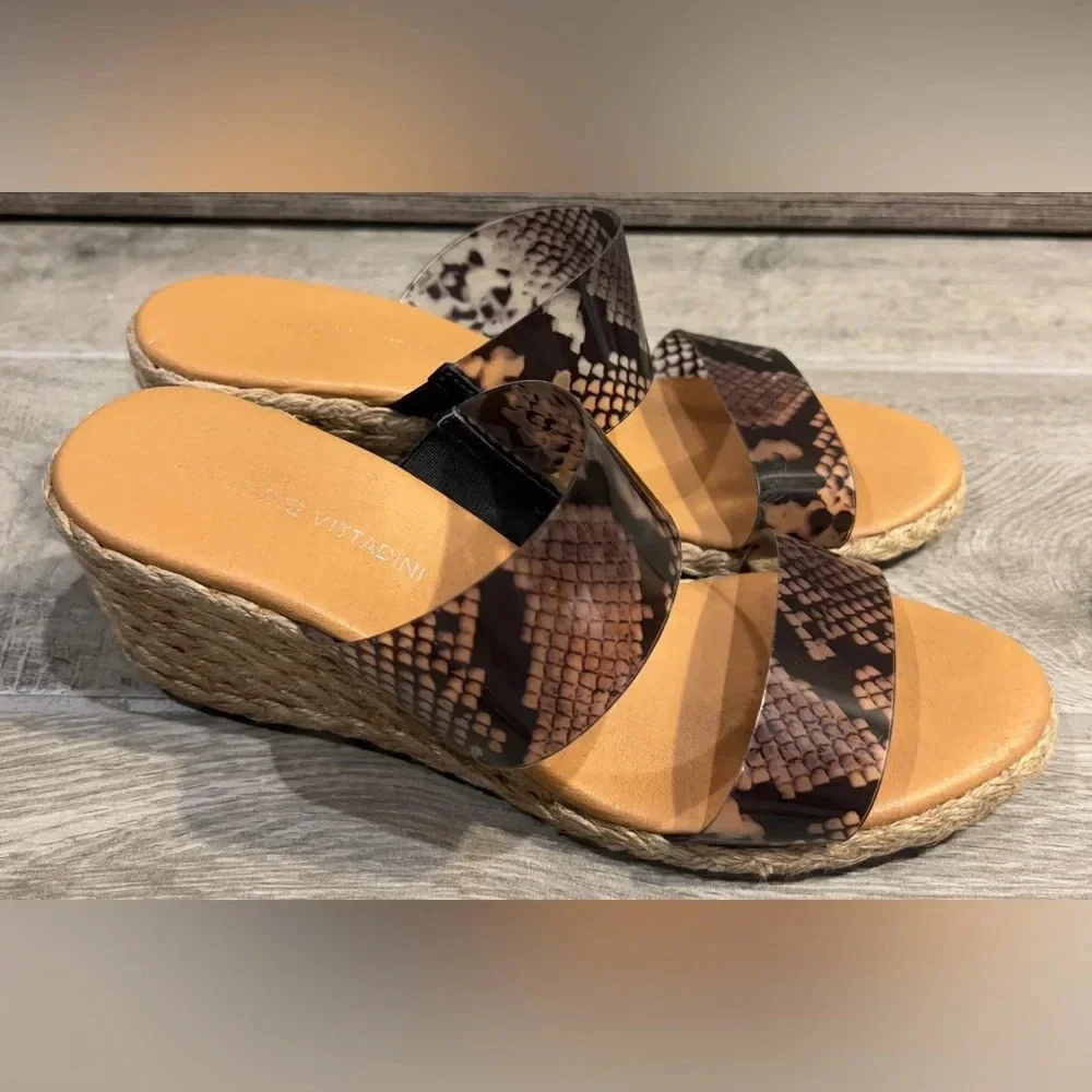 Adrienne Vitadini Size 7 1/2 Bandit wedge sandals